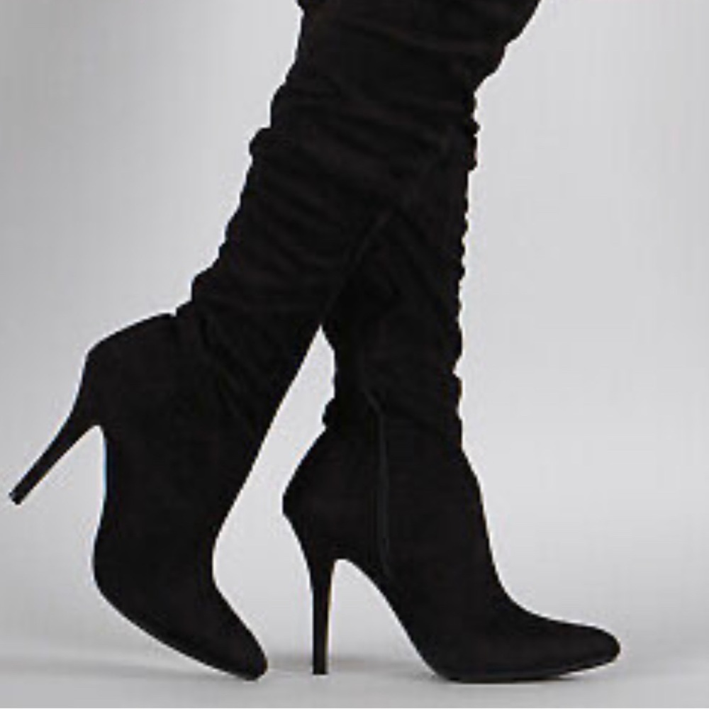 Pre-Owned Women size 7.5 Anne Michelle Monet-23 Black Suede Pointy Toe